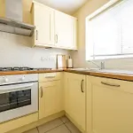 Luxury 3 Bed House, 8 People, With Street Parking!