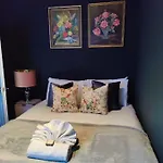 John Street Apartments Flat 2