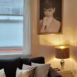 John Street Apartments Flat 2
