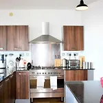 Funky Urban Two Bed Flat In The Heart Of Bristol