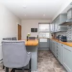 Modern Maisonette In Vibrant Bristol, Free Parking