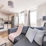 Baldwin Penthouse By Prescott Apartments