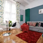 Sleek And Stylish 2 Bed In Clifton - Garden