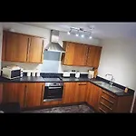 2 Bedroom Luxury Apartment In Bristol