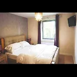 2 Bedroom Luxury Apartment In Bristol