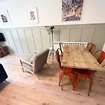 Centrally Located Apartment With Free Parking