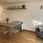 Spacious One Bedroom House With Garden In Clifton