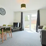 2 Bedroom House In Bradley Stoke- Hopewell