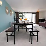 Bristol Short Stays College Green, 2 Bed Parking