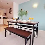 Bristol Short Stays College Green, 2 Bed Parking