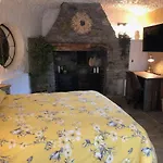 Olli\'S Cottage-Terrace & Jacuzzi