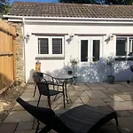 Olli\'S Cottage-Terrace & Jacuzzi