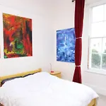 Stunning Arty Apartment In The Heart Of Clifton