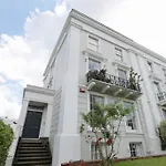 Stunning Arty Apartment In The Heart Of Clifton