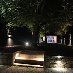 1 Bedroom Rural Cabin Retreat With Hot Tub In Hambrook Close To Bristol City Centre