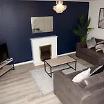 Gorgeous 3 Bed House In Bristol