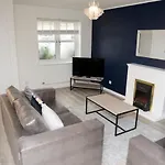 Gorgeous 3 Bed House In Bristol