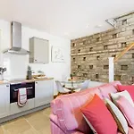 The Dovecote - Collins Farm