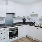 Deluxe 2 Bed Flat In Patchway Near Aztec West And Cribbs Causeway Bristol