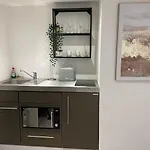 2 Studio Flat, 50M From Airbus