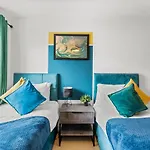 Enchanting Bristol Abode -Sleeps 6 With Balcony!