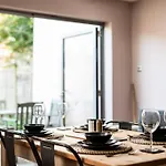 Aj\'S Stays - Free Wifi - Free Parking - Garden - Sleeps Up To 7 - 4 Beds