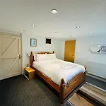 Apartment Near Harbourside & City Centre