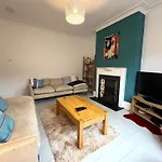 Charming Cottage Retreat With Garden - Sleeps 12