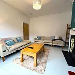 Charming Cottage Retreat With Garden - Sleeps 12