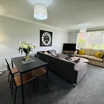Modern & Secluded Home In Frenchay