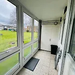 Modern & Secluded Home In Frenchay