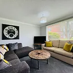 Modern & Secluded Home In Frenchay