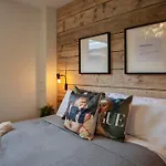 Higgihaus Cabot Mews #36 Fantastic Central Location