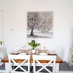 Cozy Urban | Retreat Modern 1Br | Free Parking