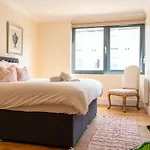 Vibrant Old City 2Br Apartment - Full Kitchen Wifi