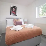 4 Bedroom With Free On Street Parking