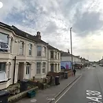 Stylish 2 Bedroom Maisonette In The Heart Of Gloucester Road