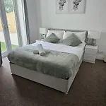 Nariken Apartments