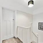 Stunning 4-Bed - Garden - Sleeps 14