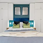 Stunning 4-Bed - Garden - Sleeps 14