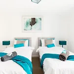 Spacious Group House For Medical Staff, Contractors & Families - Ensuites, Parking & Netflix By Dreamypads