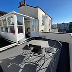 3 Bed Penthouse Flat With Conservatory & Roof Terrace - City Views