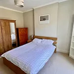 3 Bed Penthouse Flat With Conservatory & Roof Terrace - City Views