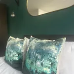 Harbourside Hideaway - Superb Flat With Terrace