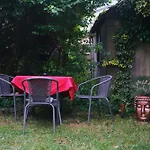 A Cosy Garden Flat In A Quiet Area Close To The City Centre