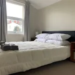 Central 2 Bed Flat. Free Parking