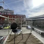 Harbourside Haven - One Bed Apartment With Balcony