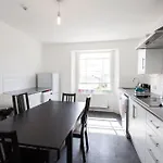 Arlington Villas Townhouse - By Clifton Short Lets