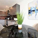 Brunel Loft Apartments - Ya