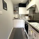 Snug Studio Apartment In Central Location
